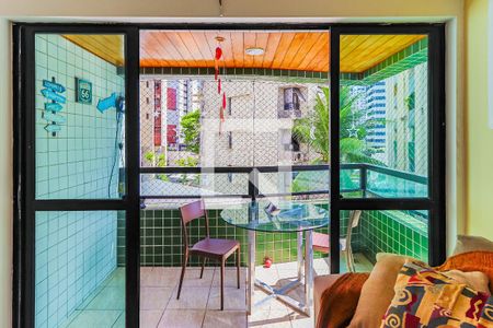 Sala 3 ambientes - detalhe da porta da varanda de apartamento para alugar com 3 quartos, 104m² em Tamarineira, Recife