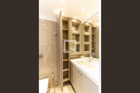 Apartamento à venda com 189m², 4 quartos e 3 vagasBanheiro da Suite 2