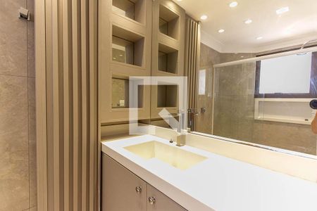 Apartamento à venda com 189m², 4 quartos e 3 vagasBanheiro da Suite 2