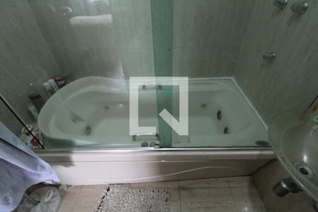 Apartamento à venda com 180m², 3 quartos e 2 vagasBanheiro da suíte