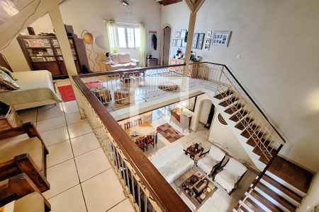 Casa à venda com 220m², 5 quartos e 2 vagas Casa à venda com 220m², 5 quartos e 2 vagasMezanino