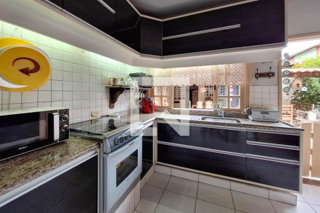 Casa à venda com 220m², 5 quartos e 2 vagas Casa à venda com 220m², 5 quartos e 2 vagasCozinha