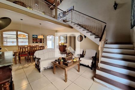 Sala de casa à venda com 5 quartos, 220m² em Piratininga, Niterói