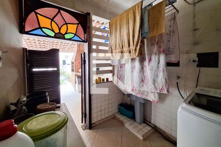 Casa à venda com 220m², 5 quartos e 2 vagas Casa à venda com 220m², 5 quartos e 2 vagasÁrea de Serviço