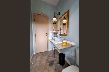 Casa à venda com 220m², 5 quartos e 2 vagas Casa à venda com 220m², 5 quartos e 2 vagasBanheiro Social