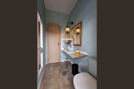 Casa à venda com 220m², 5 quartos e 2 vagas Casa à venda com 220m², 5 quartos e 2 vagasBanheiro Social