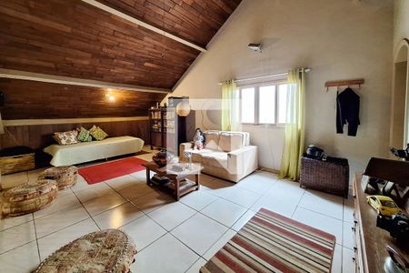 Casa à venda com 220m², 5 quartos e 2 vagas Casa à venda com 220m², 5 quartos e 2 vagasMezanino