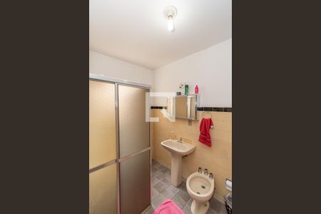 Casa à venda com 180m², 2 quartos e 2 vagasBanheiro 