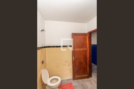 Casa à venda com 180m², 2 quartos e 2 vagasBanheiro 