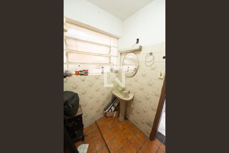 Casa para alugar com 400m², 6 quartos e 4 vagasBanheiro Social da Edícula