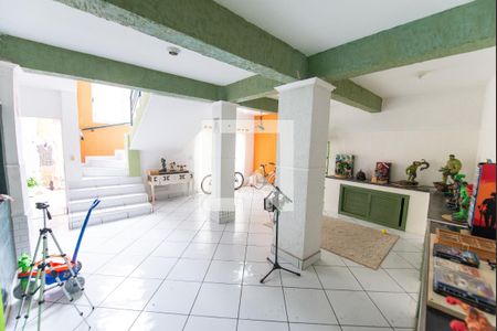 Casa para alugar com 400m², 6 quartos e 4 vagasSala e Cozinha da Edícula