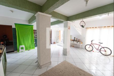 Casa para alugar com 400m², 6 quartos e 4 vagasSala e Cozinha da Edícula