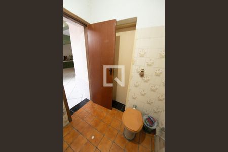 Casa para alugar com 400m², 6 quartos e 4 vagasBanheiro Social da Edícula