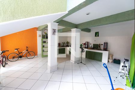 Casa para alugar com 400m², 6 quartos e 4 vagasSala e Cozinha da Edícula