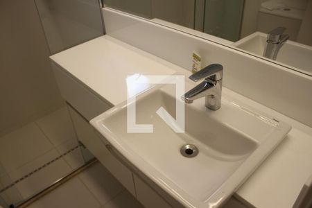 banheiro quarto 1 de apartamento para alugar com 2 quartos, 52m² em Jardim Goiás, Goiânia