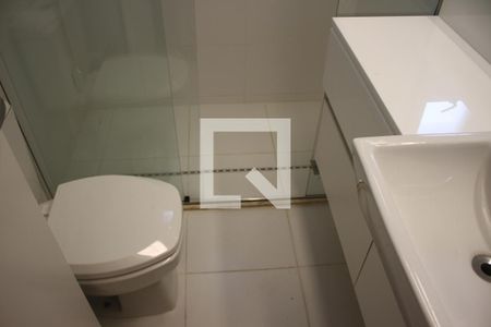 banheiro quarto 1 de apartamento para alugar com 2 quartos, 52m² em Jardim Goiás, Goiânia