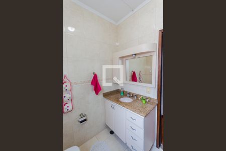 Casa à venda com 230m², 3 quartos e 2 vagas Casa à venda com 230m², 3 quartos e 2 vagasBanheiro