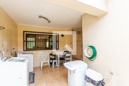 Casa à venda com 230m², 3 quartos e 2 vagas Casa à venda com 230m², 3 quartos e 2 vagasÁrea de Serviço