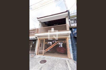 Casa à venda com 230m², 3 quartos e 2 vagas Casa à venda com 230m², 3 quartos e 2 vagasFachada