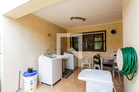 Casa à venda com 230m², 3 quartos e 2 vagas Casa à venda com 230m², 3 quartos e 2 vagasÁrea de Serviço