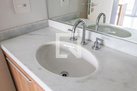 Banheiro de apartamento à venda com 1 quarto, 50m² em Centro Empresarial Tamboré, Santana de Parnaíba