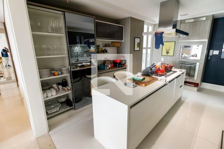 Apartamento à venda com 120m², 2 quartos e 2 vagasCozinha - Armários