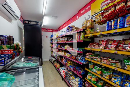 Apartamento à venda com 35m², 1 quarto e sem vaga Apartamento à venda com 35m², 1 quarto e sem vagaMini Mercado