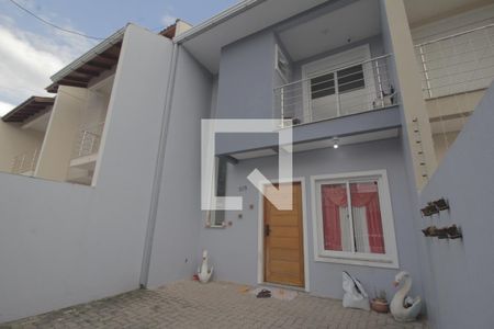 Área externa de casa à venda com 2 quartos, 89m² em Igara, Canoas