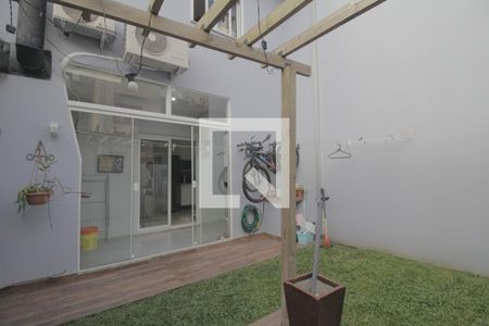 Área externa de casa à venda com 2 quartos, 89m² em Igara, Canoas
