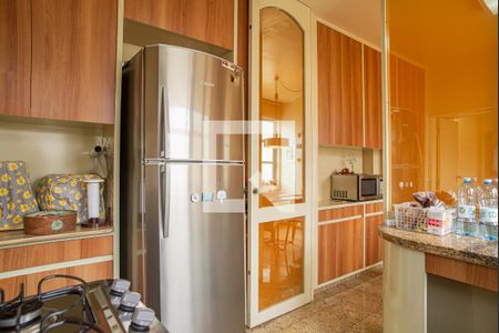 Apartamento para alugar com 227m², 4 quartos e 2 vagas Apartamento para alugar com 227m², 4 quartos e 2 vagasCozinha