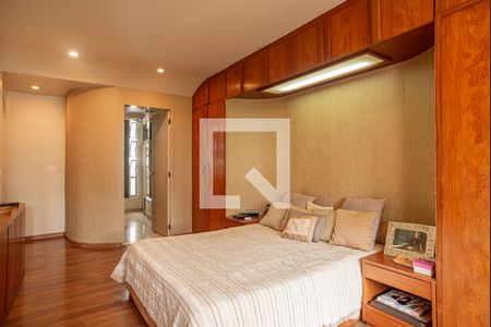 Apartamento para alugar com 227m², 4 quartos e 2 vagas Apartamento para alugar com 227m², 4 quartos e 2 vagasSuíte