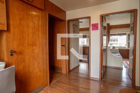 Apartamento para alugar com 227m², 4 quartos e 2 vagas Apartamento para alugar com 227m², 4 quartos e 2 vagasEscritório