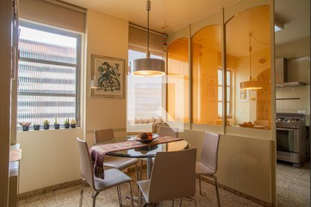 Apartamento para alugar com 227m², 4 quartos e 2 vagas Apartamento para alugar com 227m², 4 quartos e 2 vagasCozinha - Copa