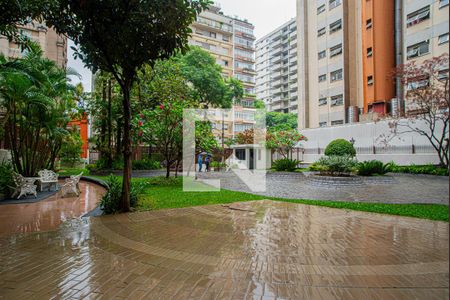 Apartamento para alugar com 227m², 4 quartos e 2 vagas Apartamento para alugar com 227m², 4 quartos e 2 vagasÁrea comum - Pátio de entrada do condomínio