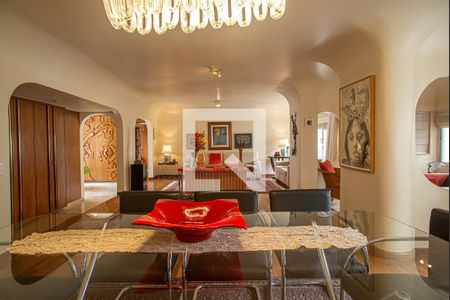 Apartamento para alugar com 227m², 4 quartos e 2 vagas Apartamento para alugar com 227m², 4 quartos e 2 vagasSala