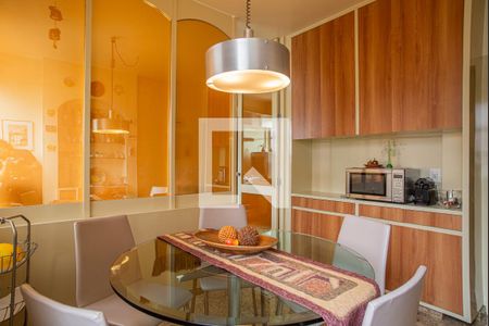 Apartamento para alugar com 227m², 4 quartos e 2 vagas Apartamento para alugar com 227m², 4 quartos e 2 vagasCozinha - Copa