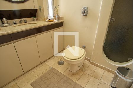 Apartamento para alugar com 227m², 4 quartos e 2 vagas Apartamento para alugar com 227m², 4 quartos e 2 vagasBanheiro