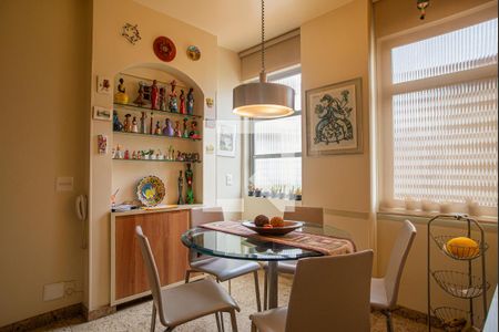 Apartamento para alugar com 227m², 4 quartos e 2 vagas Apartamento para alugar com 227m², 4 quartos e 2 vagasCozinha - Copa