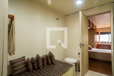 Apartamento para alugar com 227m², 4 quartos e 2 vagas Apartamento para alugar com 227m², 4 quartos e 2 vagasBanheiro da Suíte