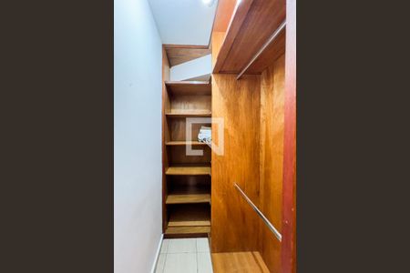Apartamento para alugar com 46m², 1 quarto e 1 vaga Apartamento para alugar com 46m², 1 quarto e 1 vagaCloset