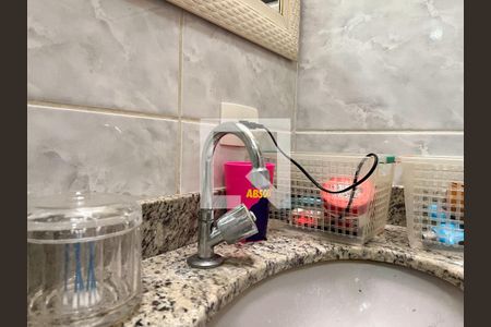 Casa de condomínio à venda com 140m², 4 quartos e 3 vagasBanheiro da Suíte 2