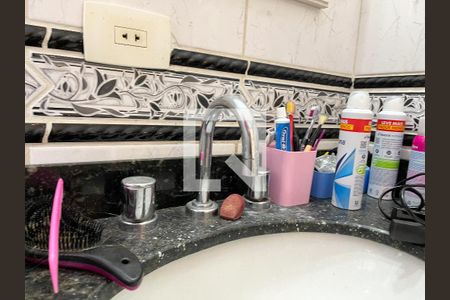 Casa de condomínio à venda com 140m², 4 quartos e 3 vagasBanheiro da Suíte 1