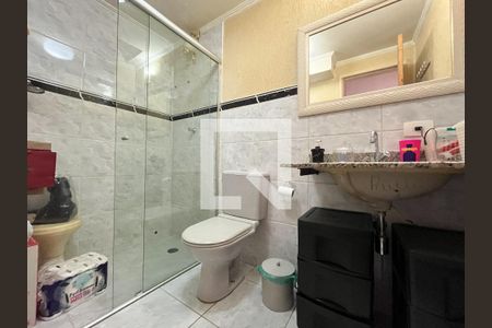 Casa de condomínio à venda com 140m², 4 quartos e 3 vagasBanheiro da Suíte 2