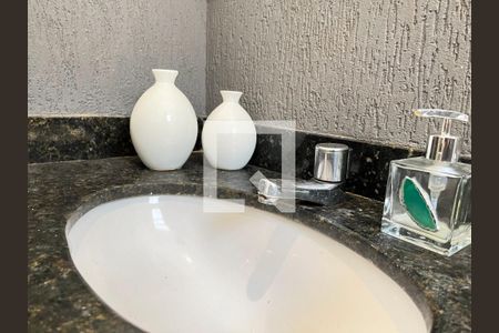 Lavabo de casa de condomínio à venda com 4 quartos, 140m² em Parque Imperial, São Paulo