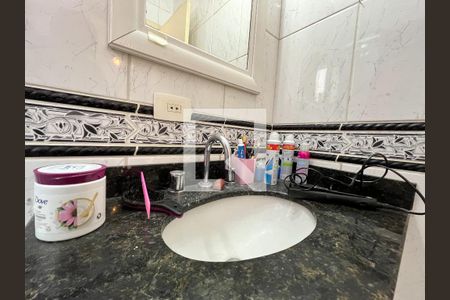 Casa de condomínio à venda com 140m², 4 quartos e 3 vagasBanheiro da Suíte 1