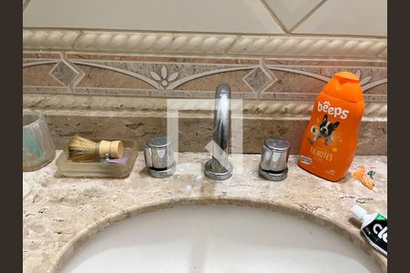 Casa de condomínio à venda com 140m², 4 quartos e 3 vagasBanheiro Corredor