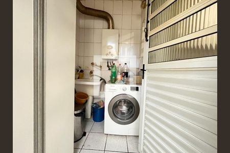 Casa de condomínio à venda com 140m², 4 quartos e 3 vagasÁrea de Serviço