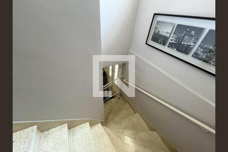 Casa à venda com 155m², 4 quartos e 1 vagaEscada