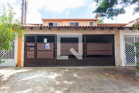 Casa à venda com 250m², 3 quartos e 3 vagasFachada