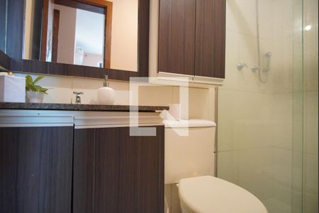 Banheiro da Suíte de apartamento para alugar com 2 quartos, 55m² em São Sebastião, Porto Alegre